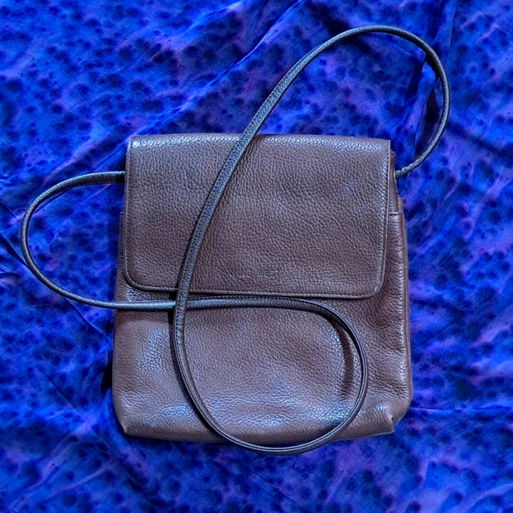 Nine West leather purse with magnetic closure and shoulder/ cross body strap